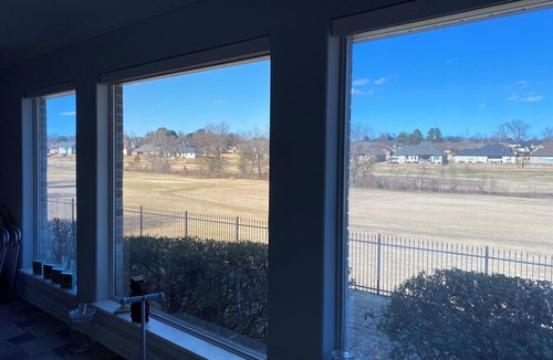 Longview House | Open and spacious 3-bedroom home on golf course, WiFi, AC in fantastic Longview