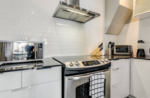 Bickford Park Apartment | Open Concept Modern Little Italy Home