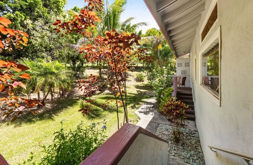 Honokaa House | Open concept villa with a tropical garden setting, lanai & patios