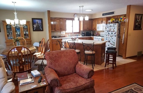 Mounds View House | Open Floor Plan - mainly for Groups - 6 Bdrms - 2 Bath - Sleeps 17 on mattresses