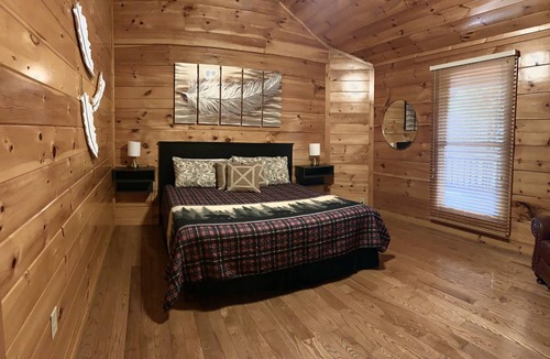 Pigeon Forge Cabin | OPEN FOR '26 Booking! Theater Room, Game Room, Double Kitchen