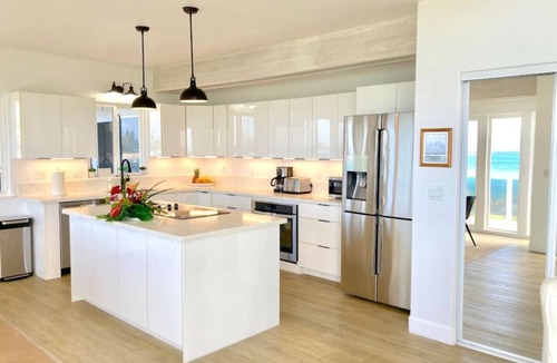 Pupukea House | Open for the Holidays! 6 Bedroom Beachfront with Pool!