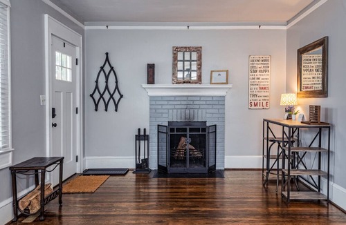 Sans Souci House | Open Hearth Cottage- 3 miles to Downtown + Furman│Pet Friendly │Free Wifi