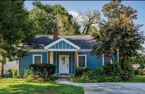 Sans Souci House | Open Hearth Cottage- 3 miles to Downtown + Furman│Pet Friendly │Free Wifi