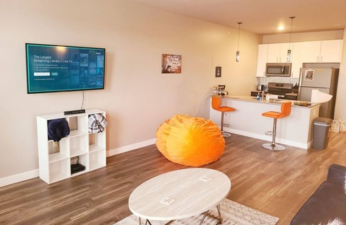 Soulard Apartment | Open Hot Tub- 3rd Floor Queen Suite w/View (327)