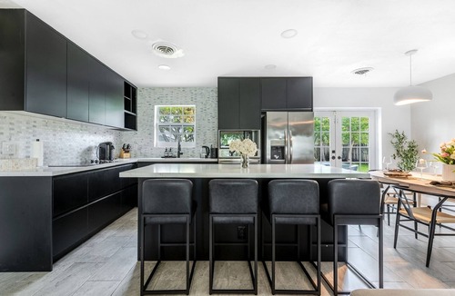 Hollywood Lakes House | Open Layout House with Large Backyard 5 mins from beach