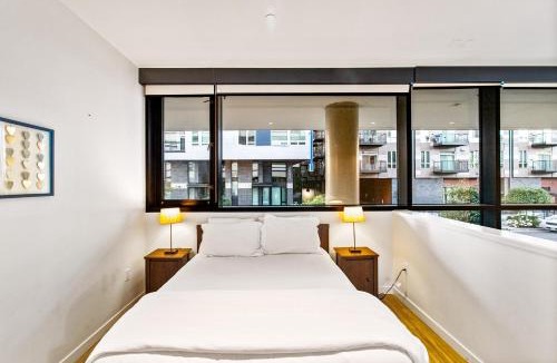 Downtown Apartment | Open Loft in Redmond Core - 92 Walkscore!