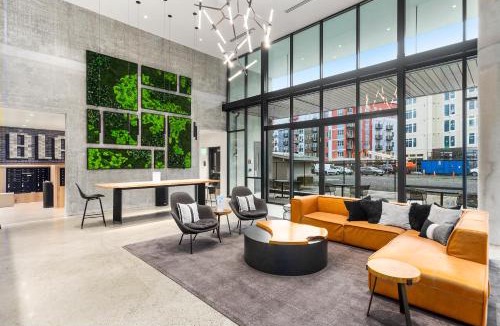 Downtown Apartment | Open Loft in Redmond Core - 92 Walkscore!