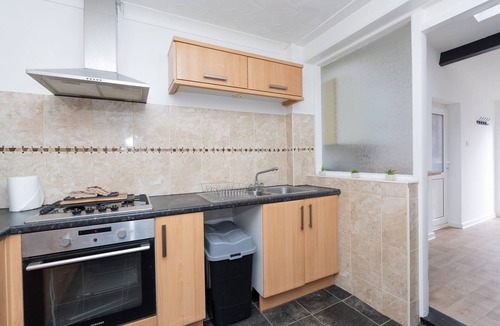 Waterlooville House | Open Mind Property - Hottub, Sleeps10 & Parking