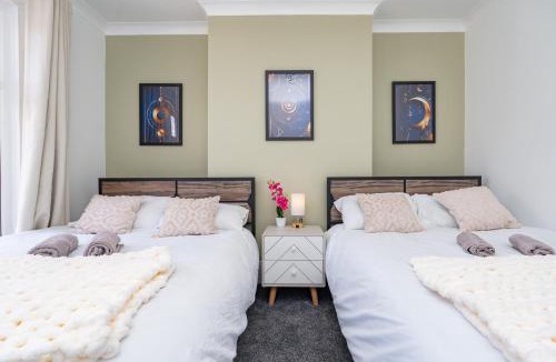 Southsea Apartment | Open Mind Property - 16 Guests & Free Parking