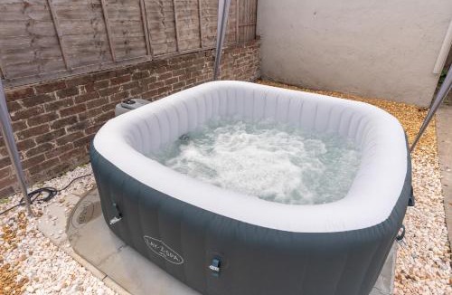 Southsea Apartment | Open Mind Property - 16 Guests & Free Parking