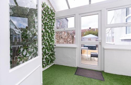 Southsea Apartment | Open Mind Property - 16 Guests & Free Parking