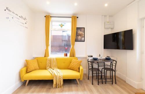 Portsmouth Apartment | Open Mind Property - Apartment with 2 Beds