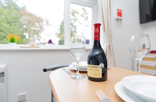 Winton Apartment | Open Mind Property- Cosy Studio Flat Bournemouth