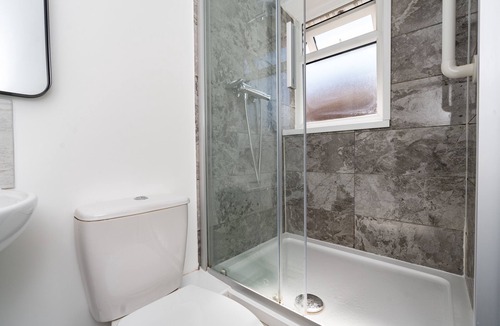 Winton Apartment | Open Mind Property - Studio for FOUR