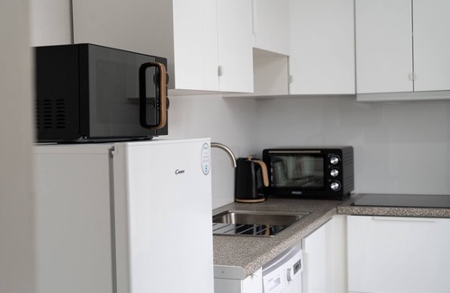 Portsmouth Apartment | Open Mind Property - 4 Beds & Free Parking