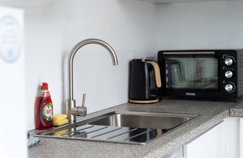 Portsmouth Apartment | Open Mind Property - 4 Beds & Free Parking