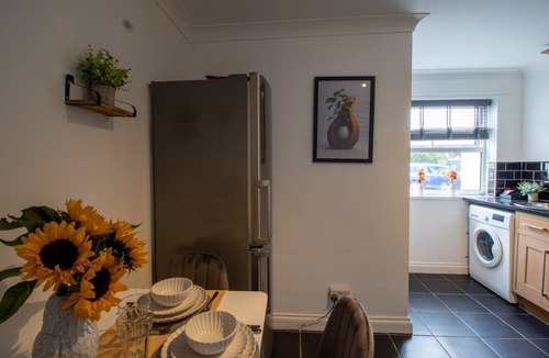 Portsmouth House | Open Mind Property - Gunwharf Quays 4 Beds Parking