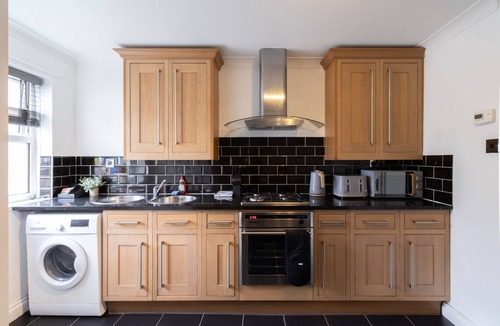 Portsmouth House | Open Mind Property - Gunwharf Quays 4 Beds Parking