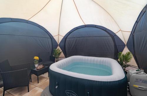 Portsmouth Apartment | Open Mind Property - HotTub,7 Beds & Free Parking