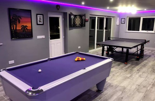 Hook Apartment | Open Plan Studio Apartment with Fantastic Games Room