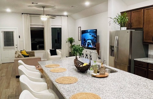 Magnolia House | Open-Plan 3BR w/Office, Patio & Lake Fun