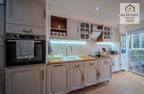 Latchmere House | Open-plan | 4 Groups | Sleeps 10 | Central London