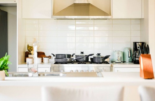 Melton South House | Open-Plan Comfort | Sunny Living | BBQ @ Backyard