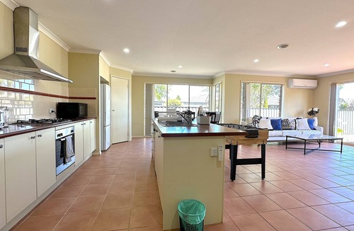 Point Cook House | Open Range Zoo/Supper Comfortable Beds/Shopping Center