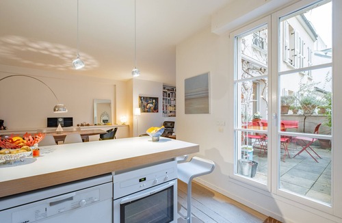 Quartier de la Porte-Saint-Denis Apartment | Open Secret, by Veeve