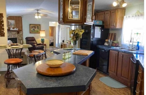 Brady House | Open Sky Guesthouse: open, airy, centrally located