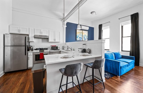 Downtown Newark Apartment | Open space lux studio 20 mins to NYC