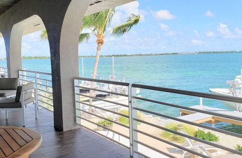 Little Torch Key House | Open Water Modern Home 2/2