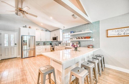 Kingsland House | Open Water Retreat on LBJ +Lift +Hot Tub