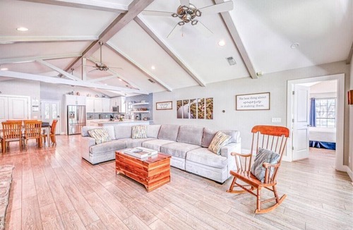 Kingsland House | Open Water Retreat on LBJ +Lift +Hot Tub