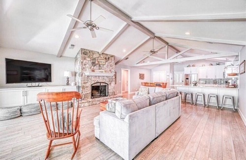 Kingsland House | Open Water Retreat on LBJ +Lift +Hot Tub