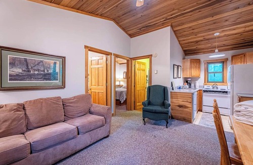 Victor Cabin | Opossum Creek Retreat