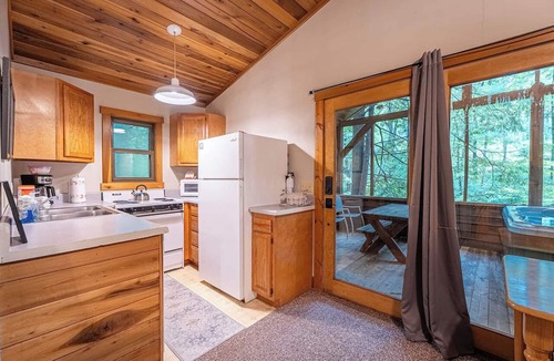 Victor Cabin | Opossum Creek Retreat