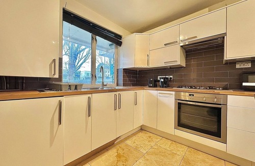 Stepney Green House | Opposite Whitechapel Station