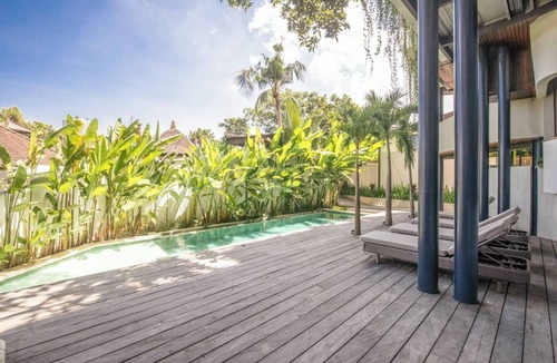 Pererenan Apartment | Opulent 1-BR Loft with Art Deco Shared Pool
