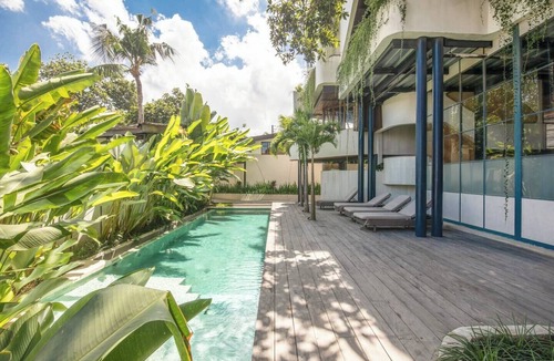 Pererenan Apartment | Opulent 1-BR Loft with Art Deco Shared Pool