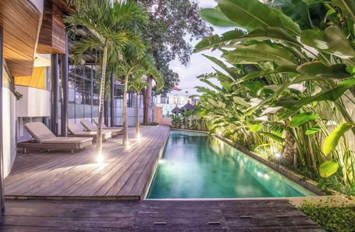 Pererenan Apartment | Opulent 1-BR Loft with Art Deco Shared Pool
