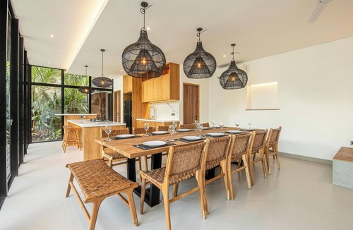 Batubelig Villa | Opulent 6BR Villa, 400m from Canggu Golden Shore
