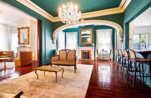Faubourg Marigny Villa | Opulent Historic Villa w Heated Pool 5br 6ba
