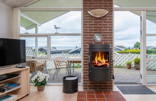 Grønninghoved Strand House | Opulent Holiday Home in Sjolund with Whirlpool