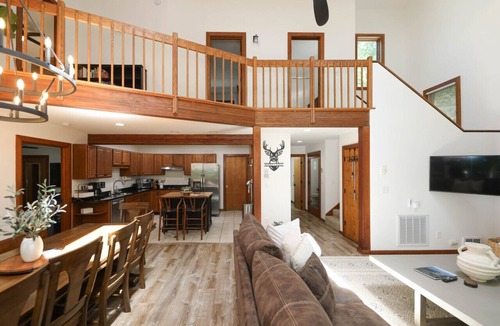 Nellysford Ski Chalet | Opulent Retreat Amidst Blue Ridge`s Serenity * Dog Friendly * Hot Tub