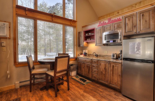 Oquossoc Hotel | Oquossoc Suite #1 | A/C & Fireplace