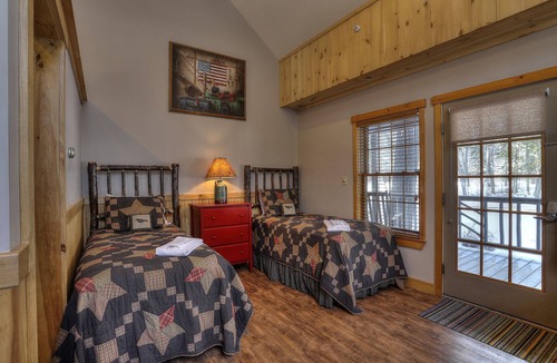 Oquossoc Hotel | Oquossoc Suite #1 | A/C & Fireplace