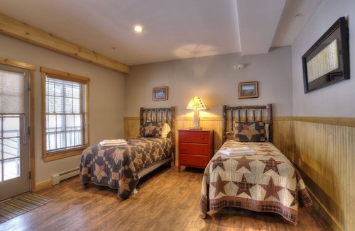 Oquossoc Hotel | Oquossoc Suite #6 | A/C & Fireplace