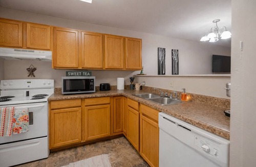 Stillwater House | Orange Acres a Private 2 Bedroom 2 Bath Pet Friendly with a fenced back yard.